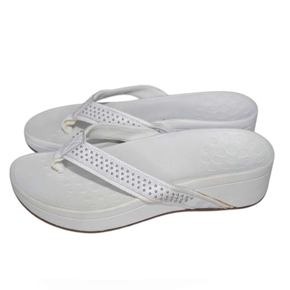 Vionic White Wedge Sandals with Cushioned Footbed